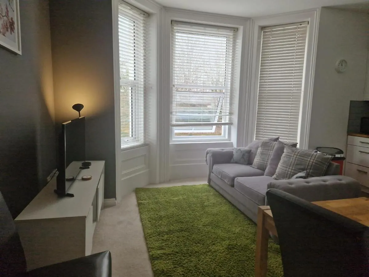 Holiday Home Near Train Station 伯恩茅斯 公寓